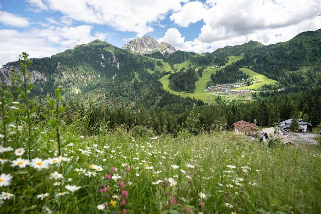 Gemütliche Skihütte an der Piste Sonnenalpe Nassfeld Exterior foto