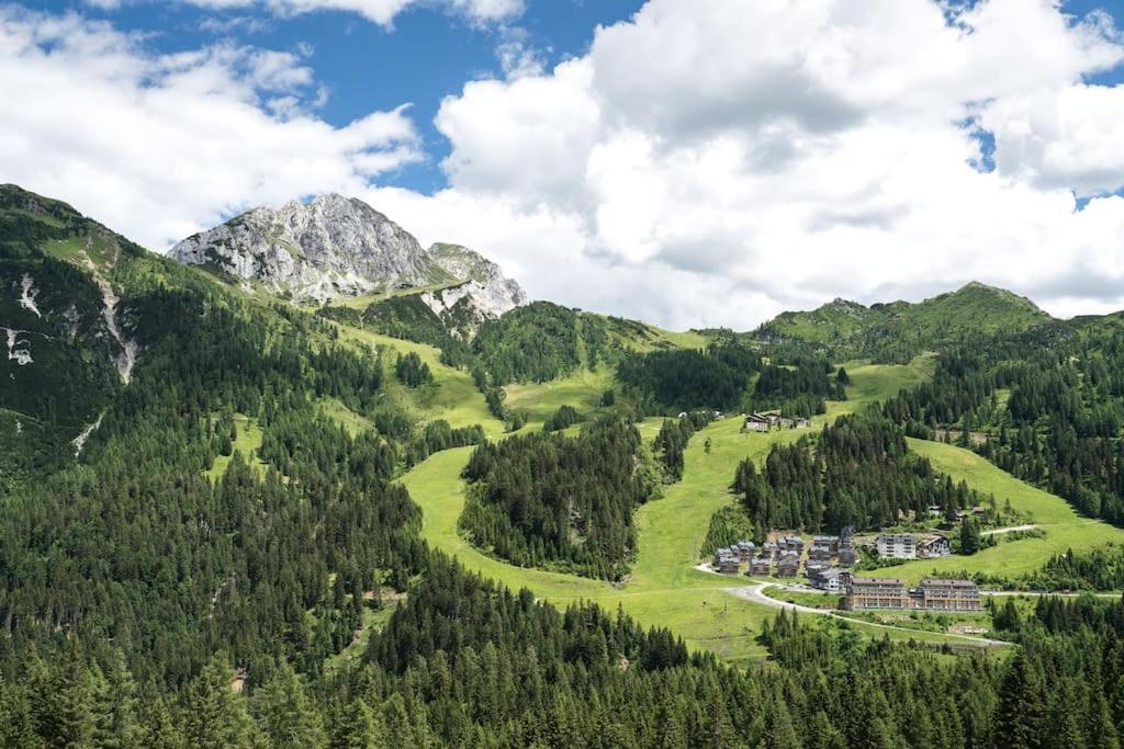 Gemütliche Skihütte an der Piste Sonnenalpe Nassfeld Exterior foto