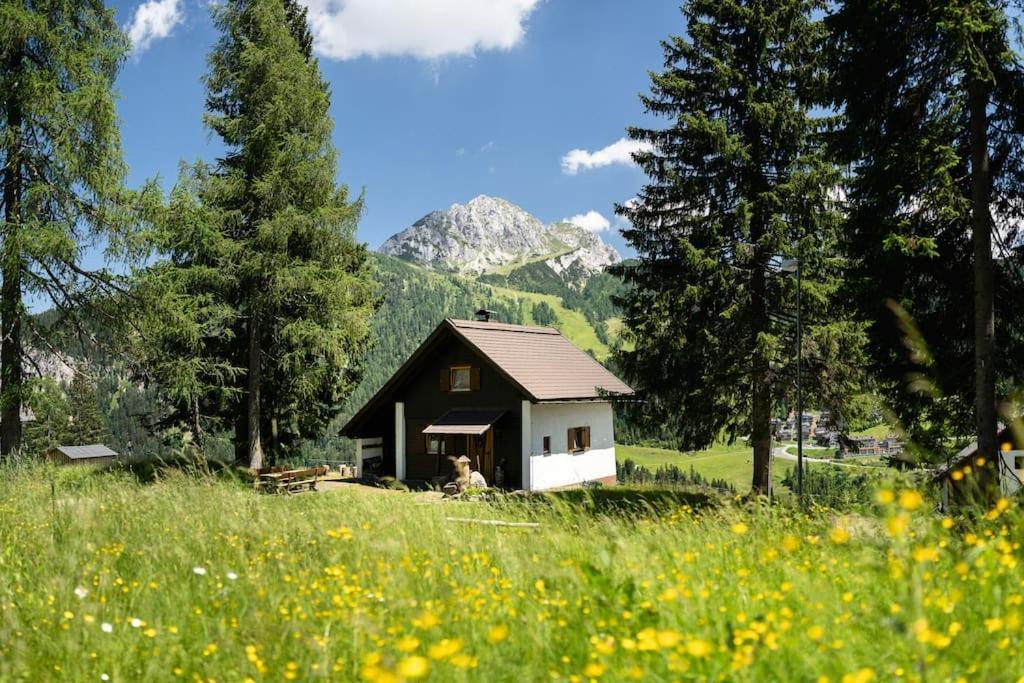 Gemütliche Skihütte an der Piste Sonnenalpe Nassfeld Exterior foto