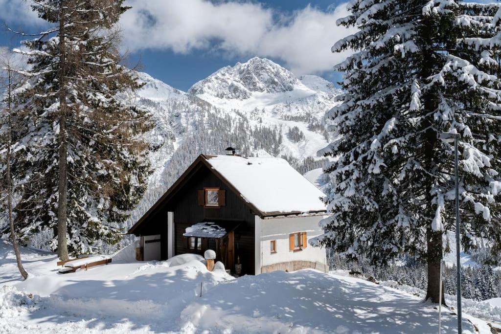 Gemütliche Skihütte an der Piste Sonnenalpe Nassfeld Exterior foto